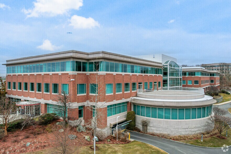 More Photos Of 860 Winter St, Waltham Office For Lease