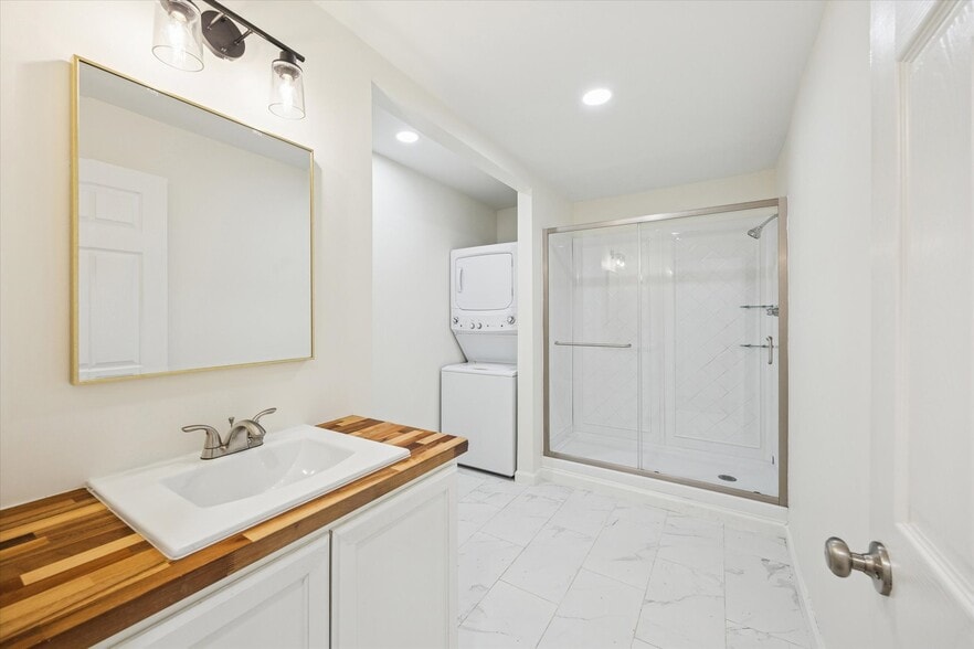 More Photos Of 1011 W 10th St, Houston Apartments For Sale