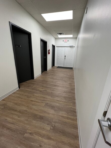 More Photos Of 1320 E 53rd St, Anderson Office For Lease