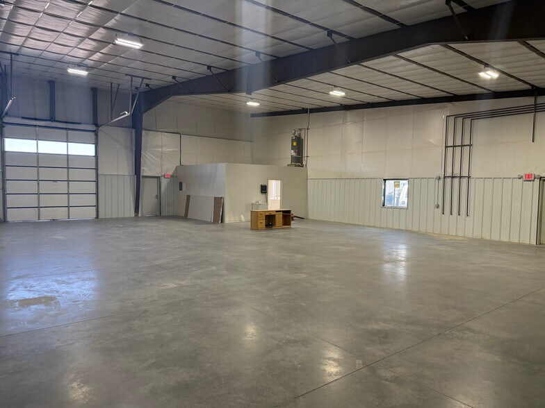 More Photos Of 231 Tailwind Cir, Chubbuck Industrial For Lease