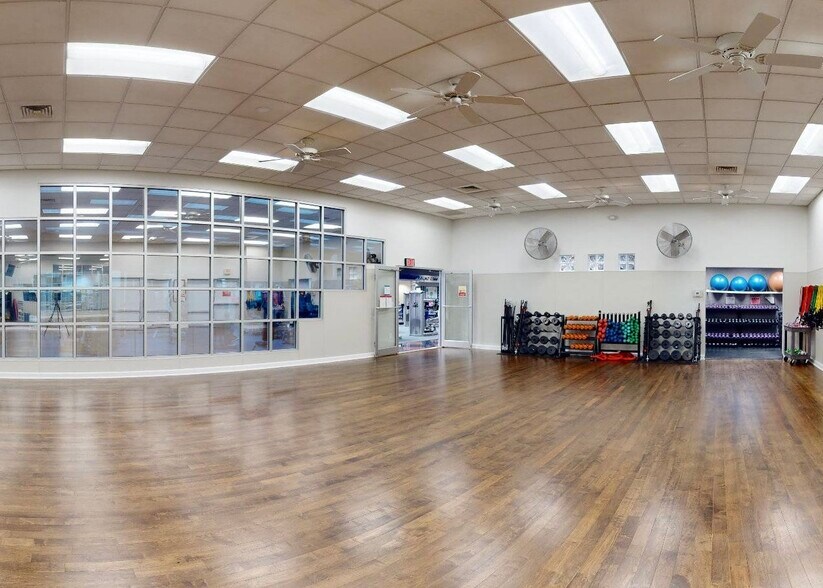More Photos Of 671 Main St, Harleysville General Retail For Lease