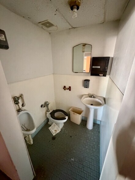 More Photos Of 4020 Midland Blvd, Fort Smith Restaurant For Lease