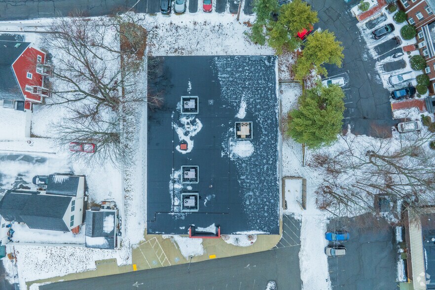 More Photos Of 39 Chelmsford St, Chelmsford Drugstore For Lease