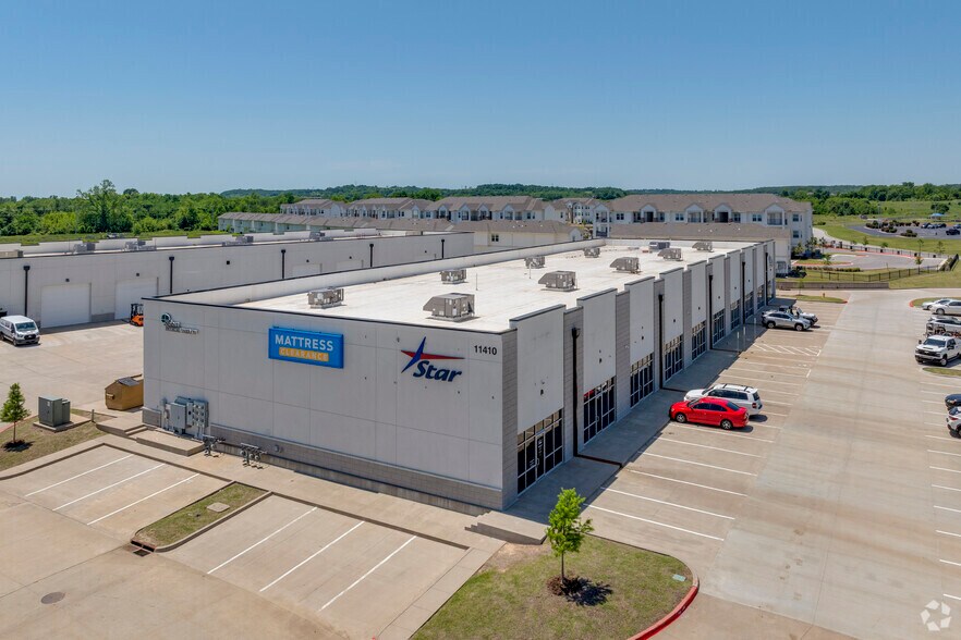 More Photos Of 3412 W 114th St, Jenks Light Distribution For Lease