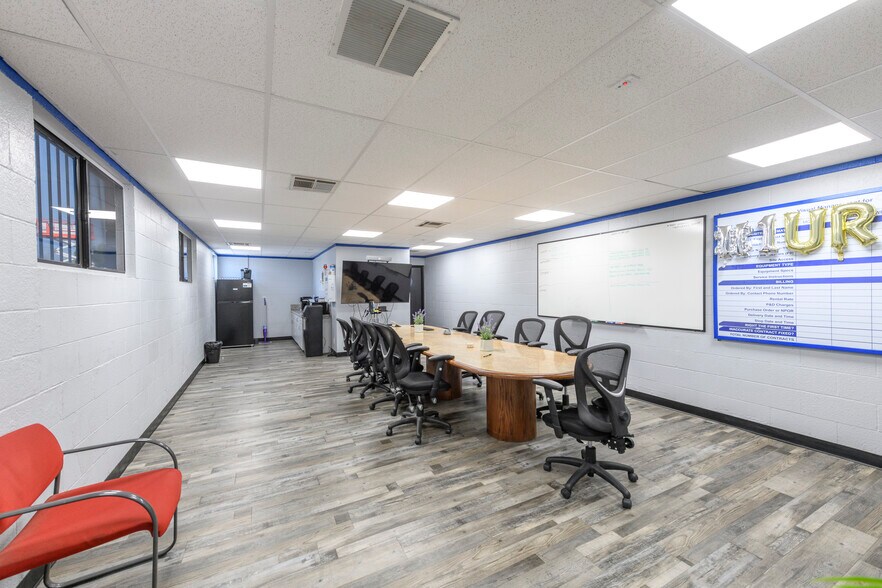 More Photos Of 10232-10234 Glenoaks Blvd, Pacoima Warehouse For Sale