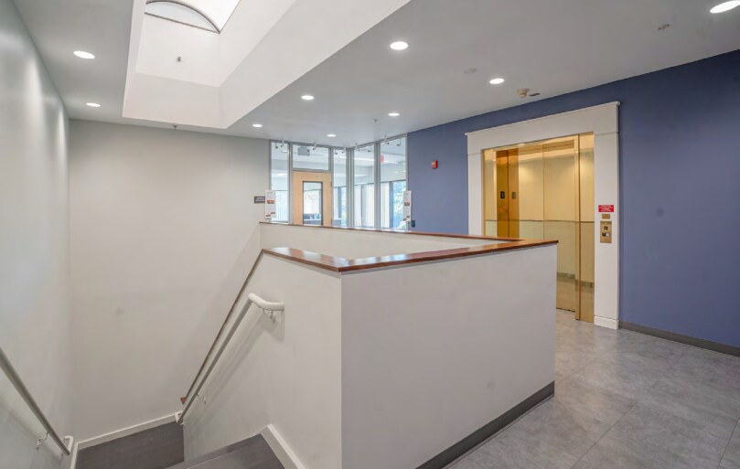 More Photos Of 7 McKay Ave, Winchester Flex For Lease