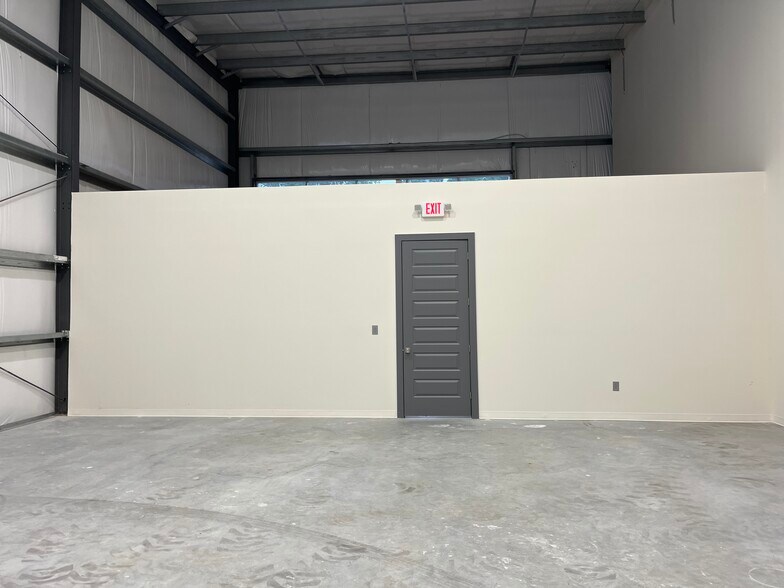 More Photos Of 28408 Sweetgum Rd, Magnolia Warehouse For Lease