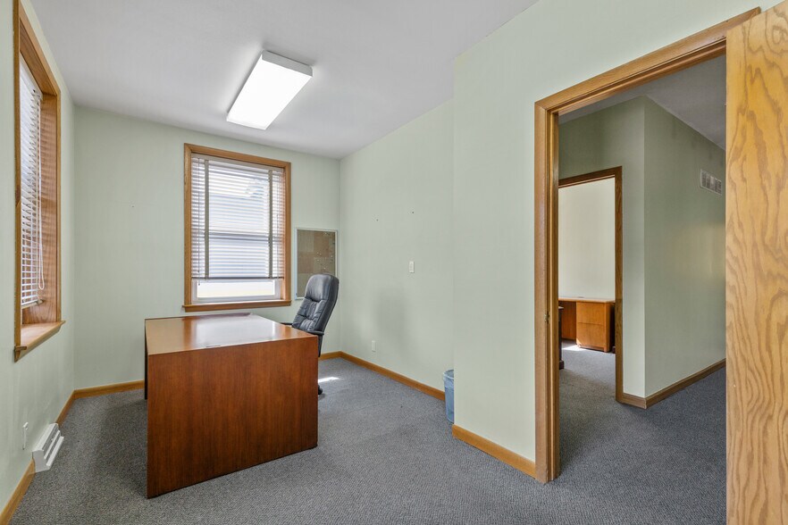 More Photos Of 7161 N 43rd St, Milwaukee Office For Sale