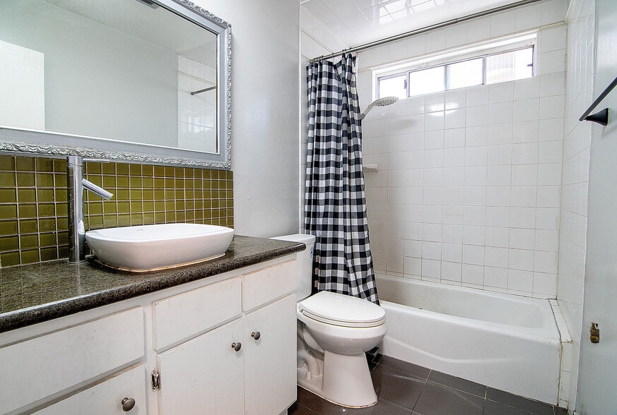 More Photos Of 439 S Hobart Blvd, Los Angeles Apartments For Sale
