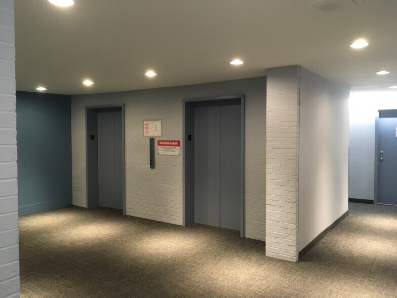 More Photos Of 720 Spadina Ave, Toronto Office For Lease
