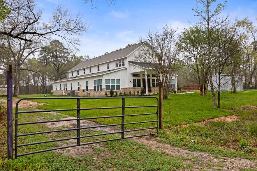More Photos Of 19151 Oak Canyon Dr, Conroe Coworking Space