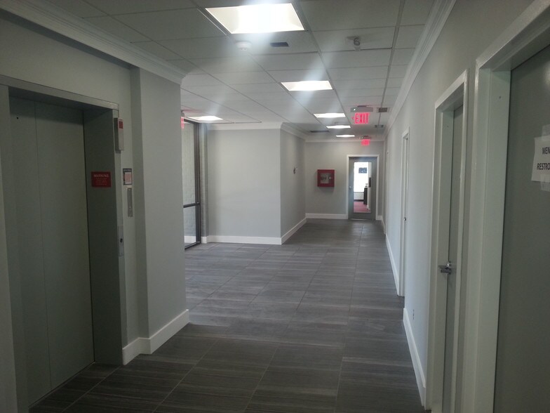 More Photos Of 2579 John Milton Dr, Herndon Office For Lease