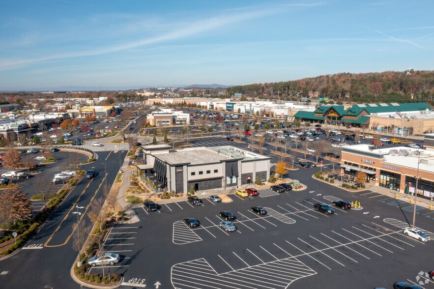 More Photos Of 1025 Woodruff Rd, Greenville Unknown For Lease