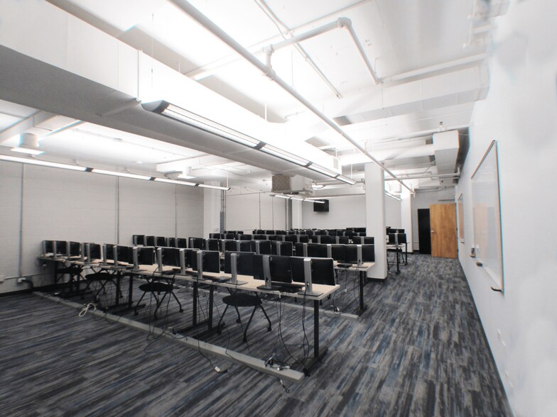More Photos Of 225 W Superior St, Chicago Office For Sale
