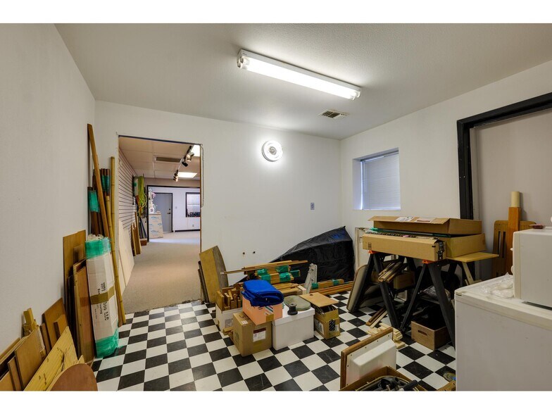 More Photos Of 16110 Lake Travis Dr, Austin Industrial For Lease