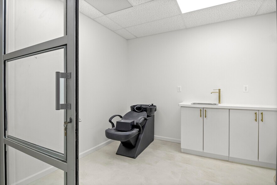 More Photos Of 27621 Warren Rd, Garden City Freestanding For Lease