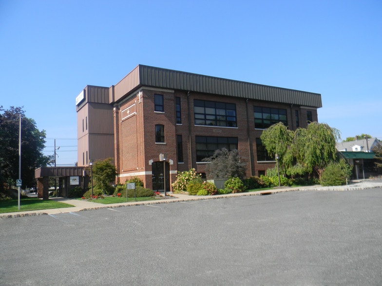 More Photos Of 64 Mountainview Blvd, Wayne Medical For Lease