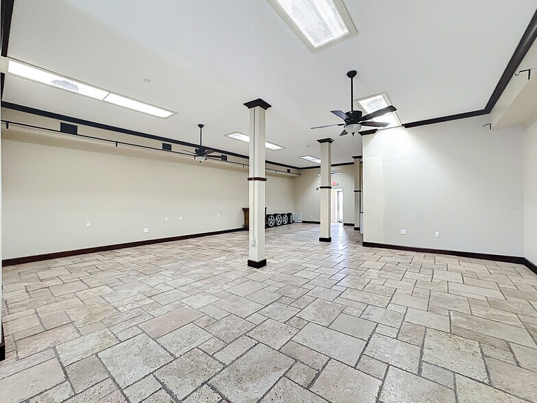 More Photos Of 1007 Manatee Ave, Bradenton Storefront Retail Office For Sale