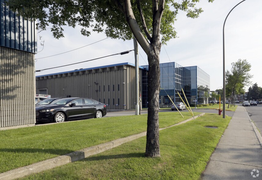 Primary Photo Of 8290 Boul Pie-IX, Montréal Distribution For Lease