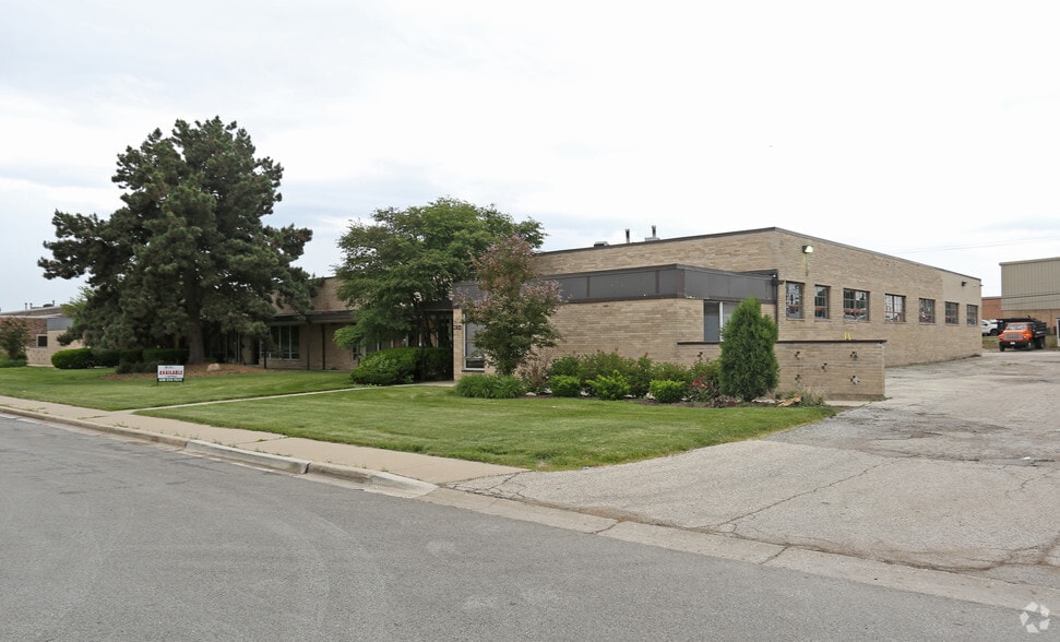 More Photos Of 2400-2420 Delta Ln, Elk Grove Village Warehouse For Lease