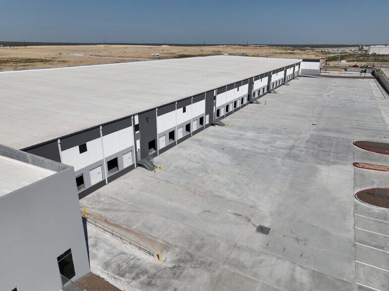 More Photos Of 1203 Reuthinger Pky, Laredo Distribution For Sale