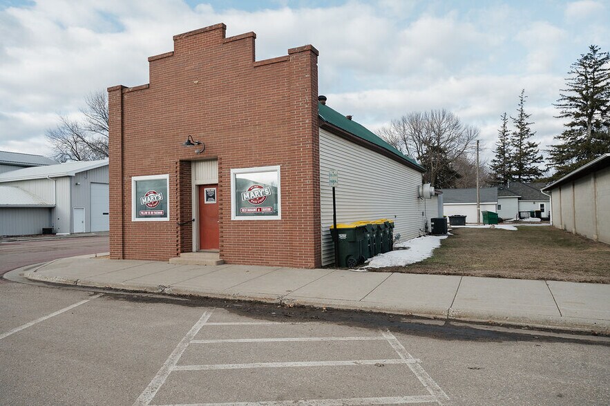 More Photos Of 510 Main St, Ormsby Restaurant For Sale