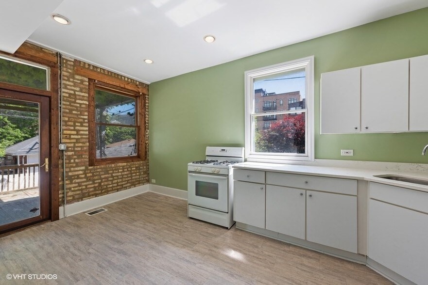 More Photos Of 1228 W Glenlake Ave, Chicago Apartments For Sale