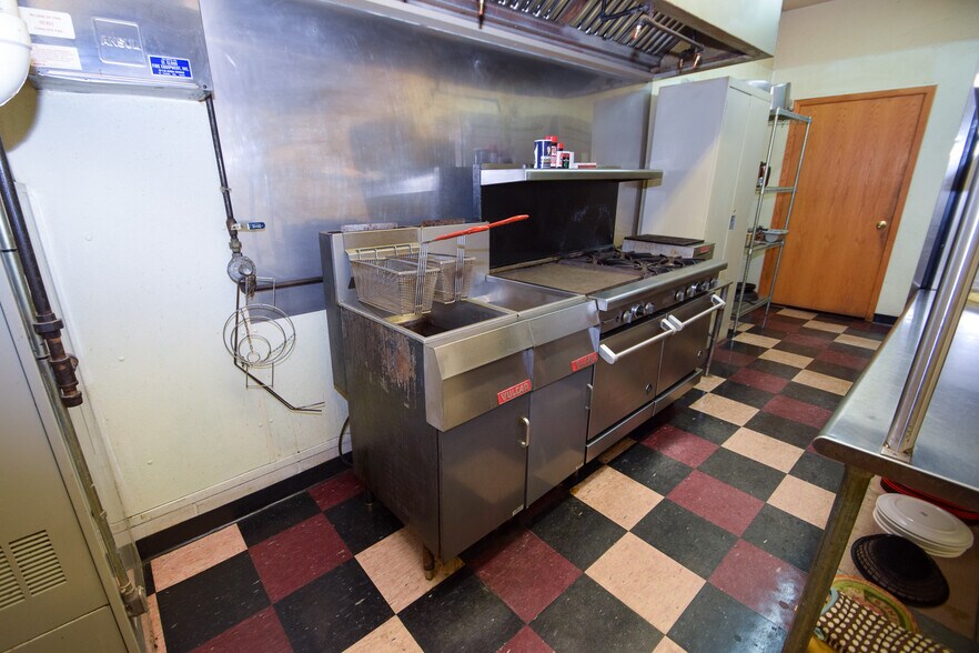 More Photos Of 111 Main St, Roscoe Bar For Sale