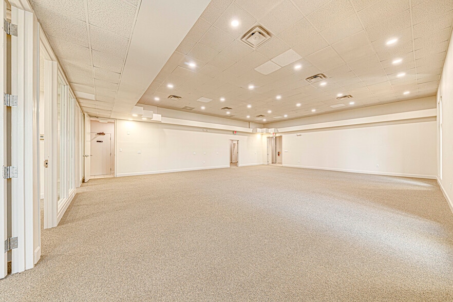 More Photos Of 2803 S Bay St, Eustis Medical For Sale