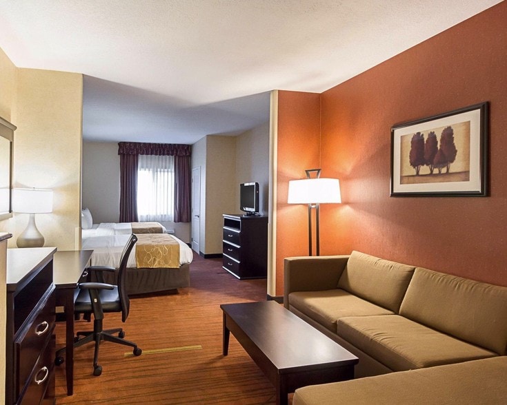 More Photos Of 7515 W Taft St, Wichita Hotel For Sale