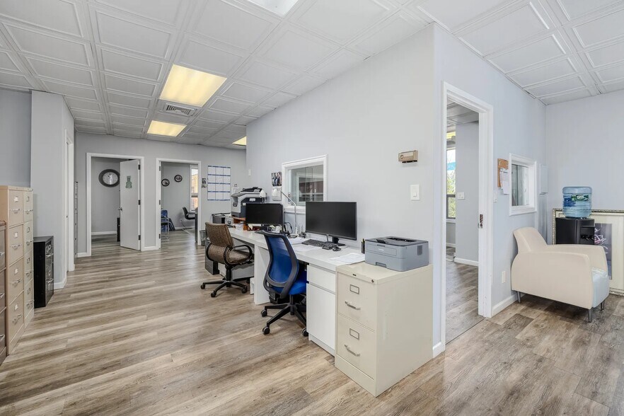 More Photos Of 1551 Kellum Pl, Mineola Office For Sale