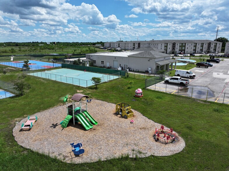 More Photos Of 702 Santee St, Prairie View Apartments For Sale