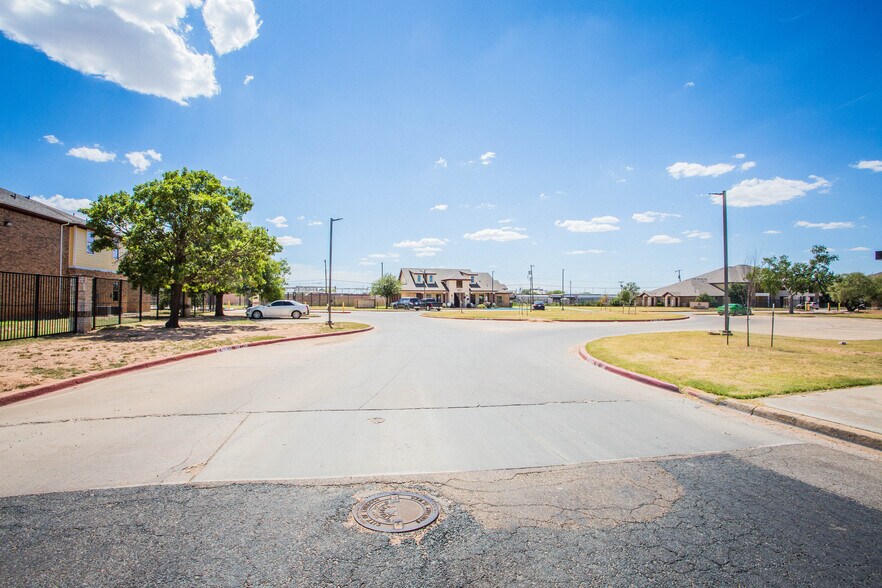 More Photos Of 2627 Oak Dr, Lubbock Apartments For Sale