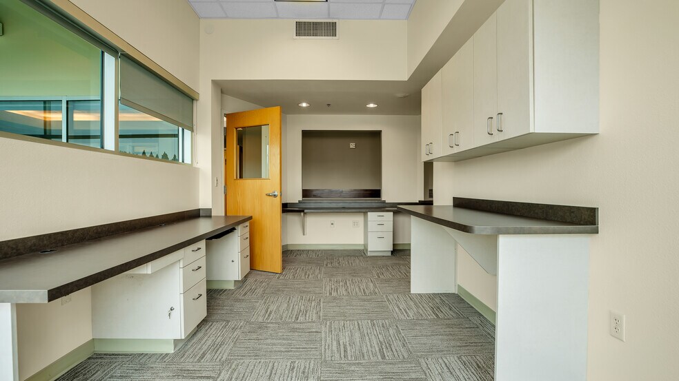 More Photos Of 693 Ray J. Glatt Cir, Woodburn Medical For Sale