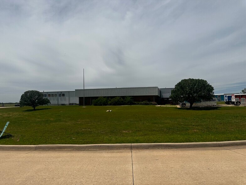 More Photos Of 5301 SW 11th St, Lawton Refrigeration Cold Storage For Lease