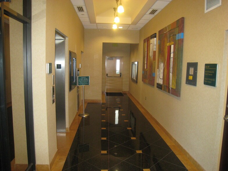 More Photos Of 2021 E Commercial Blvd, Fort Lauderdale Medical For Lease