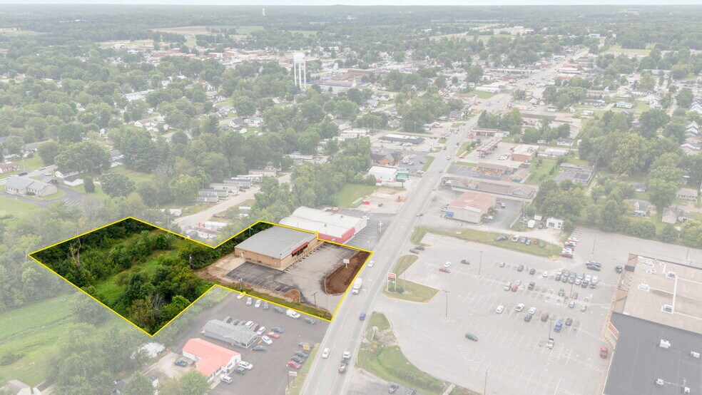 More Photos Of 395 N Gardner St, Scottsburg Freestanding For Lease