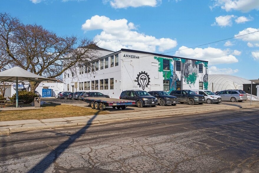 More Photos Of 144-150 Chatham St, Hamilton Manufacturing For Lease