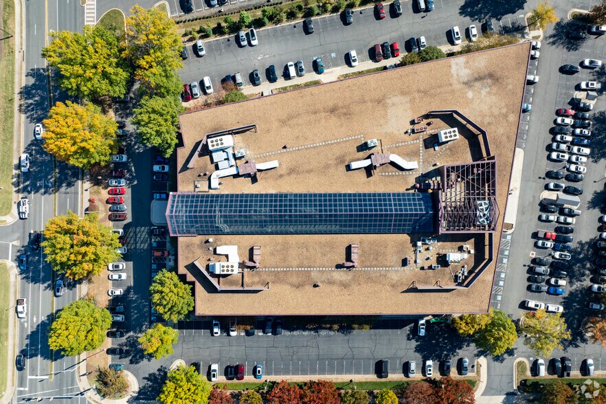 More Photos Of 381 Elden St, Herndon Office For Sale