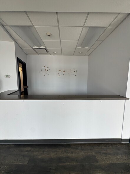 More Photos Of 4950-5020 W Dempster St, Skokie Unknown For Lease