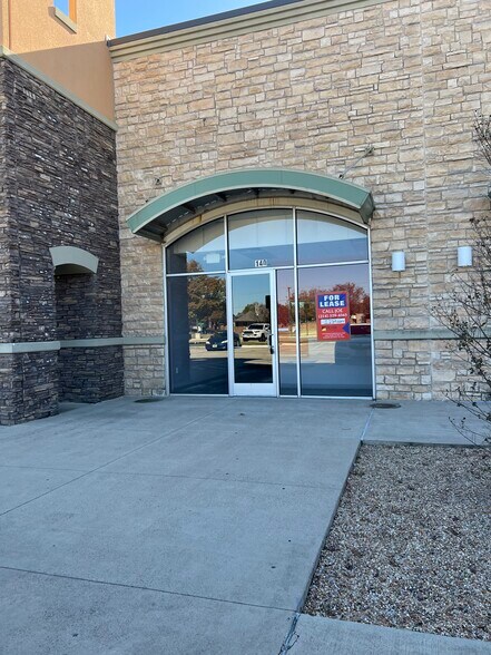 More Photos Of 5000 Western Center Blvd, Fort Worth Unknown For Lease