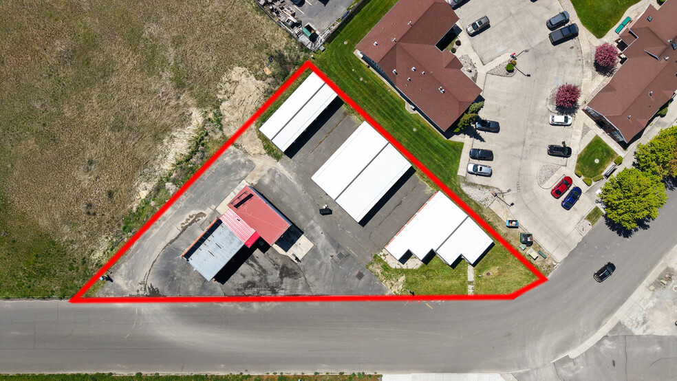 More Photos Of 112 E. J St., Deer Park Self Storage For Sale