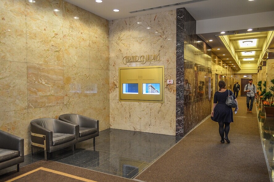 More Photos Of 111 N Wabash Ave, Chicago Office For Lease
