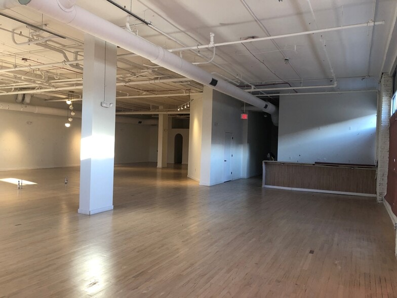 More Photos Of 80 S River St, Aurora Freestanding For Lease