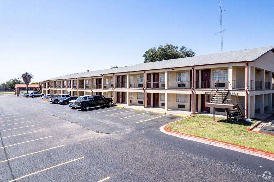 More Photos Of 400 SW H K Dodgen Loop, Temple Hotel For Sale