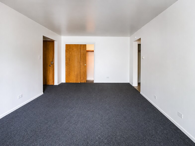 More Photos Of 1025-1049 W Vermont St, Calumet Park Apartments For Sale