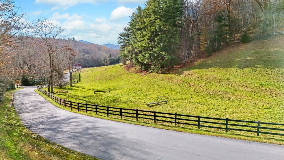 More Photos Of 223 Pine Hill Rd, Boone Horse Stables For Sale