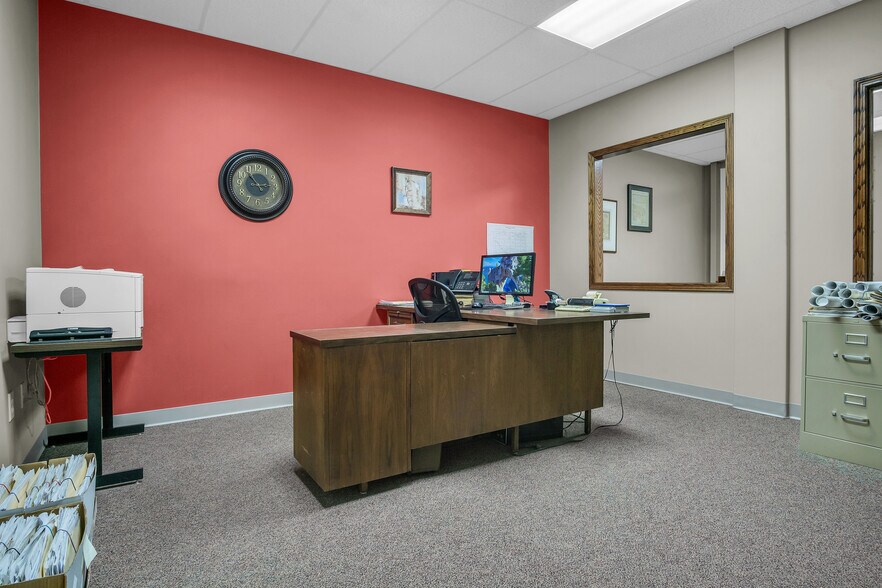 More Photos Of 5308 Parklane Dr, Kearney Serviced Offices For Sale