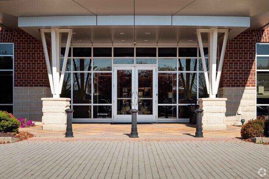 More Photos Of 15521 Midlothian Tpke, Midlothian Office For Lease