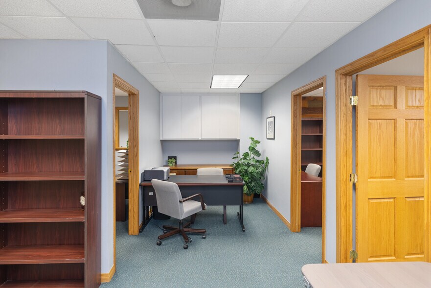 More Photos Of 4550 kearny villa Rd, San Diego Office For Sale